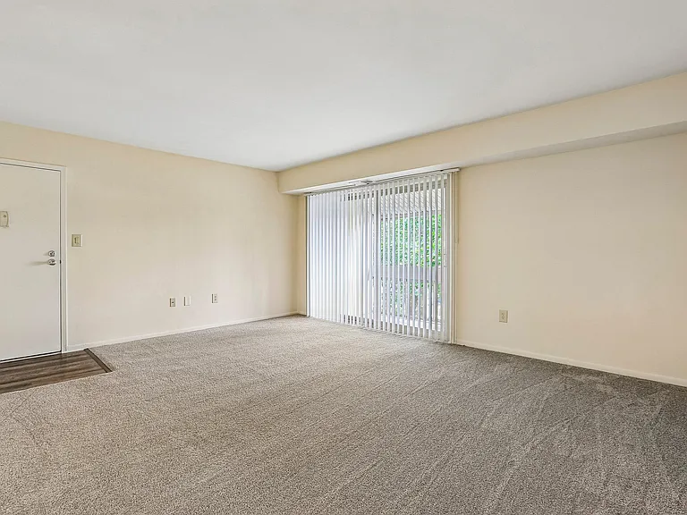 Plaza I Apartments — Photo 10