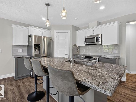 3rd image of 3885 Robins Cres NW