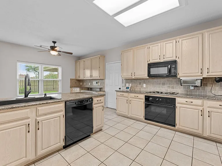 1602 Seminole St — Photo 12