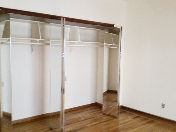 4th image of 350 Lincoln Pl APT 1F