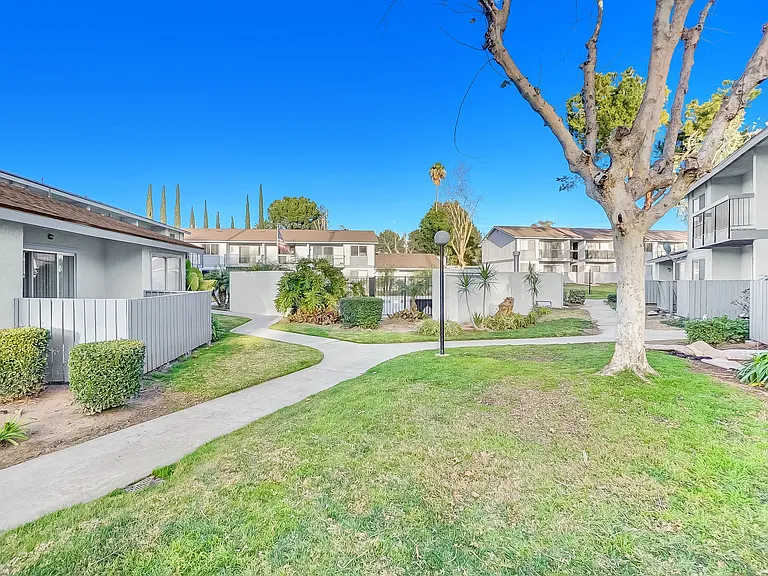 Las Casitas Apartments - Redlands, CA — Photo 25