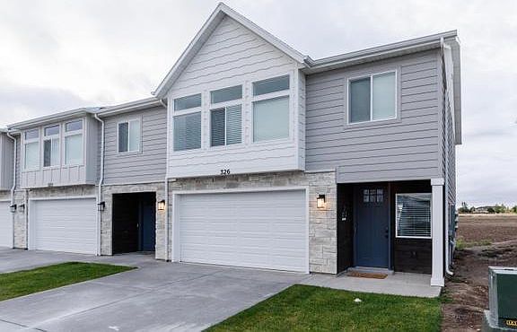 3rd image of 544 W Lake Cir #34