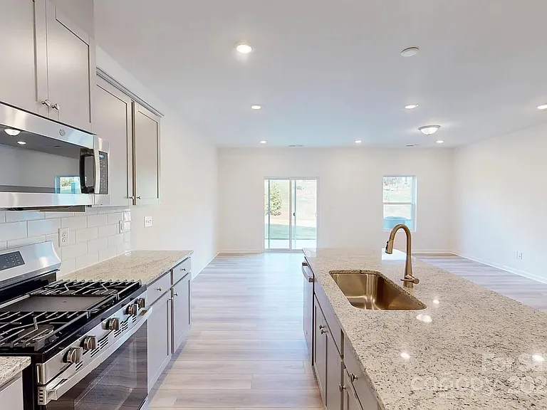 3216 Lilac Grove Dr — Photo 6