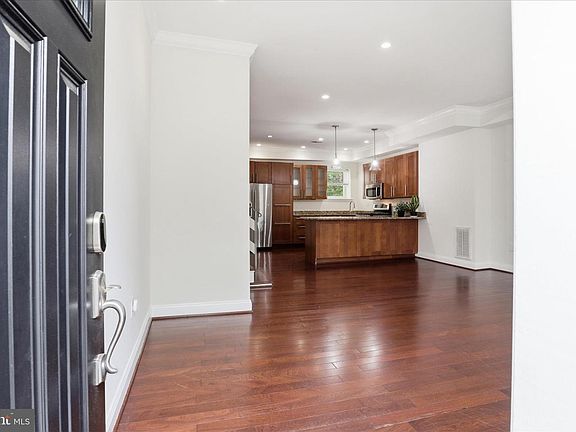 4th image of 641 L St NE