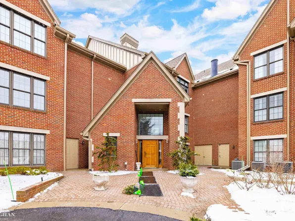 32 Pointe Park Pl, Grosse Pointe, MI 48230