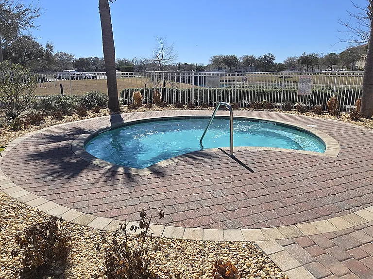 45 Riverview Bnd S #1937 — Photo 15
