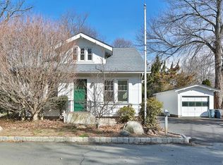 11 E Lowe Ln, Orangeburg, NY 10962