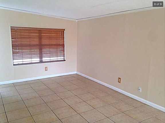 4th image of 2218 Drake Dr