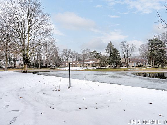 3rd image of 559 Cherry Ln