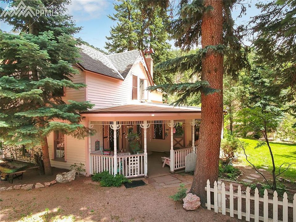 Charming 1888 Victorian Farmhouse Front Porch