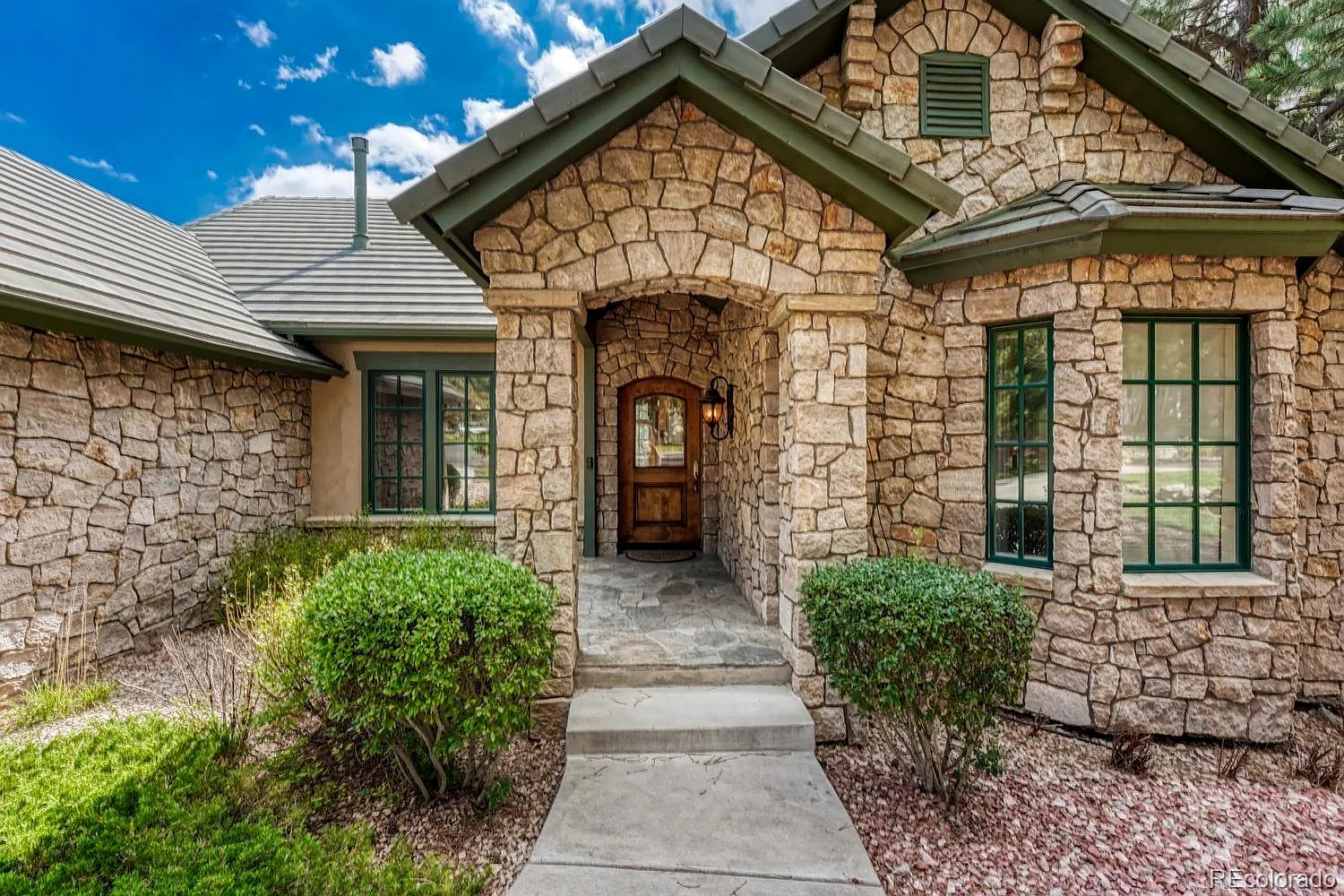 5 bed, 4.5 bath, 4183 sqft, $4,500 — Photo 4