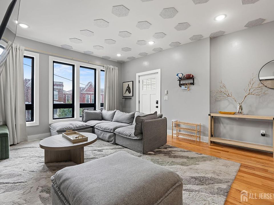 1st image of 246 Clinton Ave #1