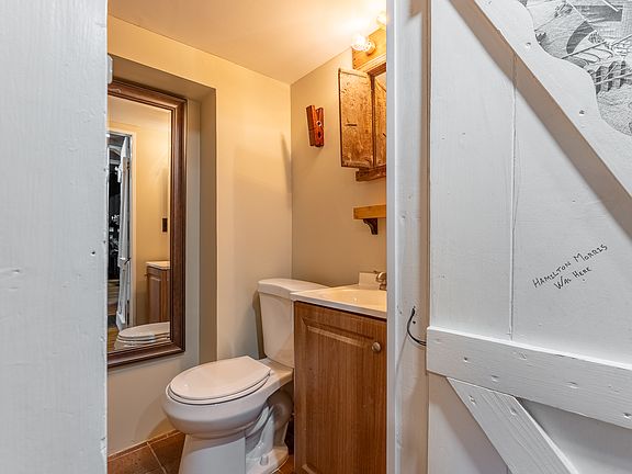4th image of 407 Grapevine Ave
