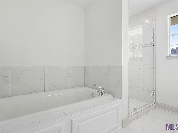 2nd image of 551 Thornwood Dr
