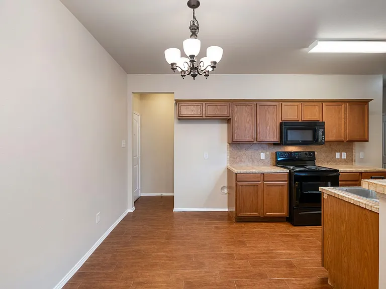 382 Armstrong Ln — Photo 8