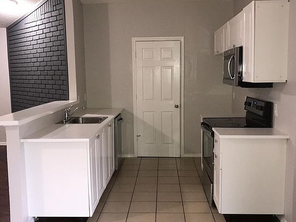 4th image of 6711 Crestmont Ct