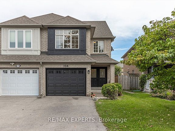 3rd image of 104 Echo Ridge Cres