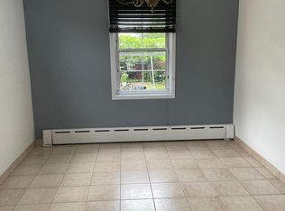 5042 202nd St, Oakland Gardens, NY 11364
