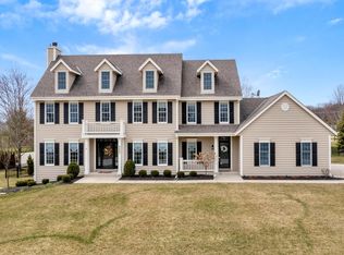 5585 S Nicolet Dr, New Berlin, WI 53151