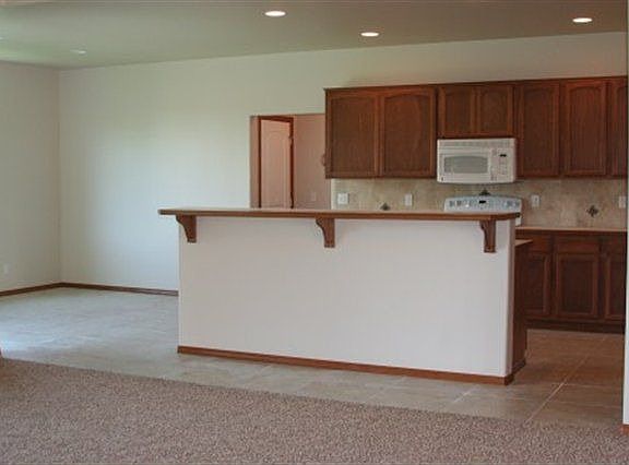5th image of 191 Chapelwood Ave