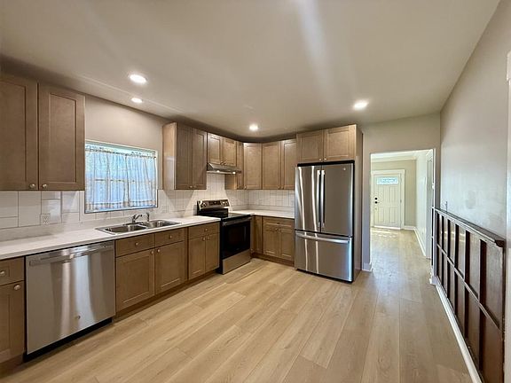 2nd image of 731 River Ave