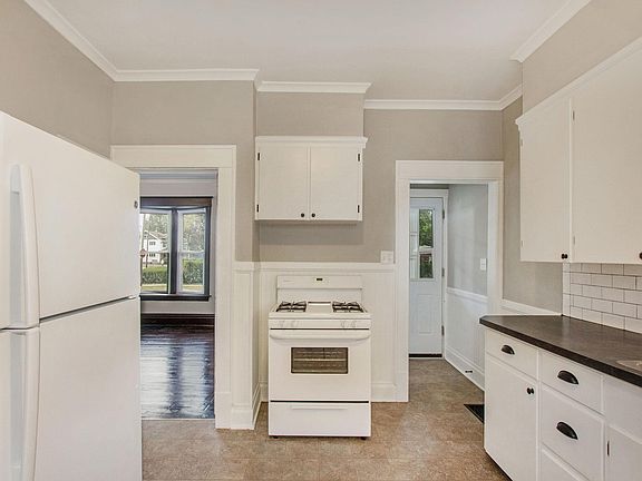 5th image of 1003 Alpine Ave NW