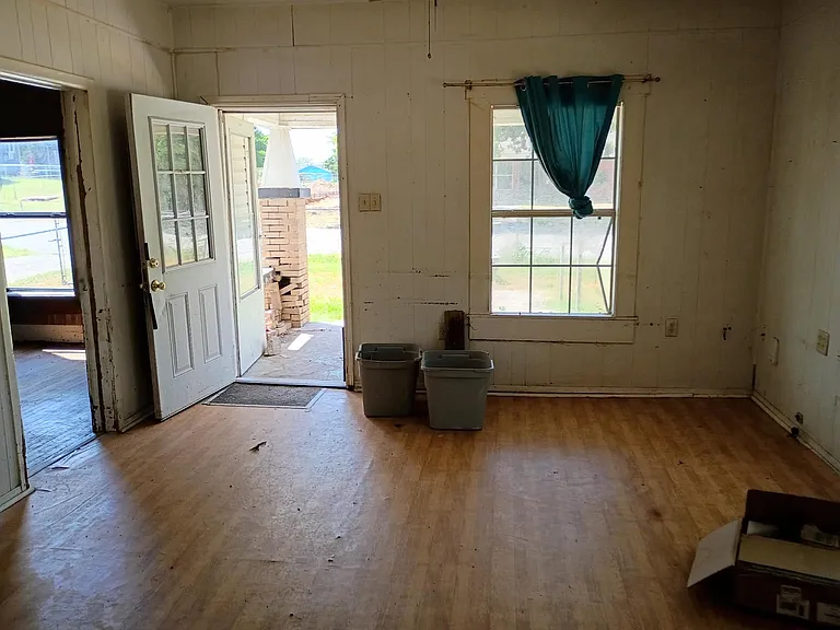 411 S Mill St — Photo 5