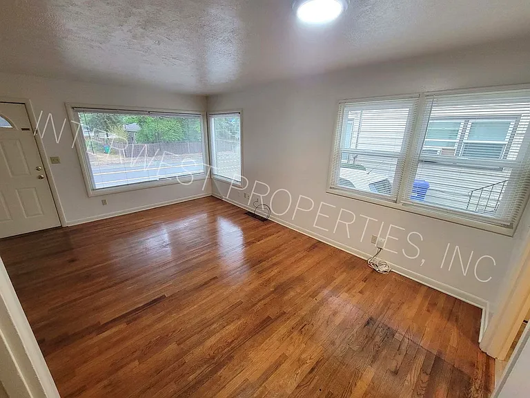 7920-7932 SE Woodstock Blvd — Photo 3