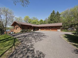 221 McCarron St, Roseville, MN 55113
