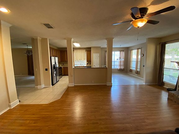 3rd image of 2812 Lakeside Dr