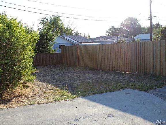 2nd image of 1811 W Peninsula Dr