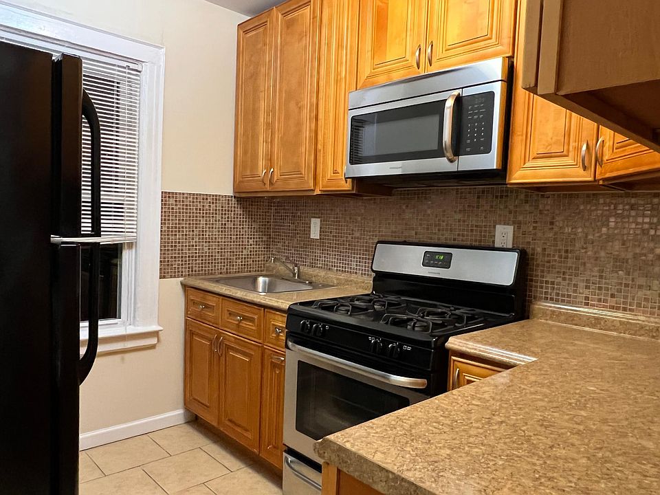 1st image of 11615 198th St #2