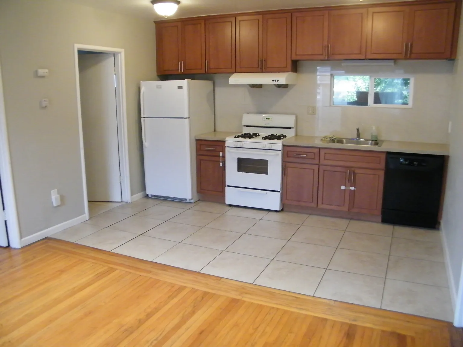 2 bed, 600 sqft, $1,790 — Photo 3