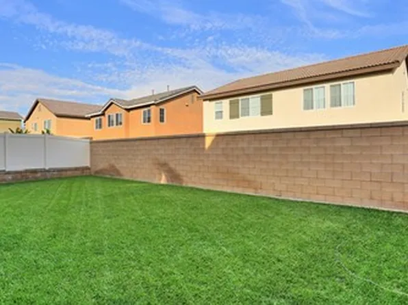 1107 N Iris Ave, Rialto, CA 92376