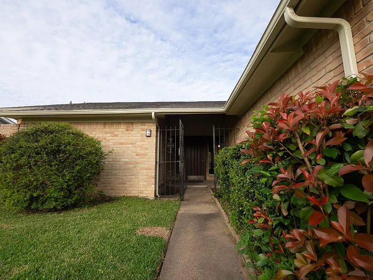 7310 Westbranch Dr — Photo 3