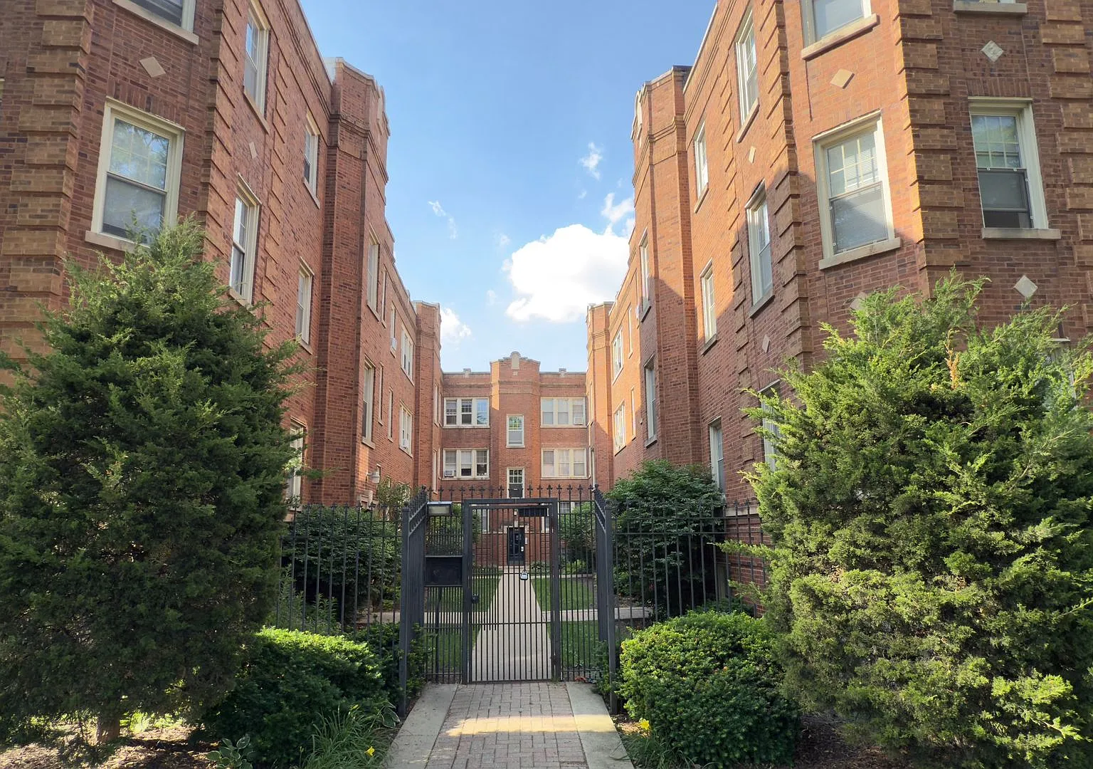 Belmont-Cragin Two Bed/One Bath ~ Heat Included ~ Income Guidelines Apply — Photo 3