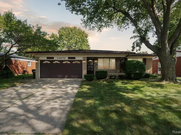 33870 Chatsworth Dr, Sterling Heights, MI 48312