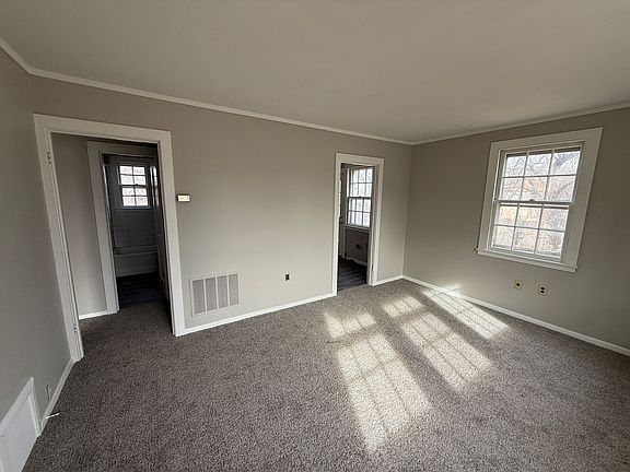 3rd image of 14 Lincoln Cir