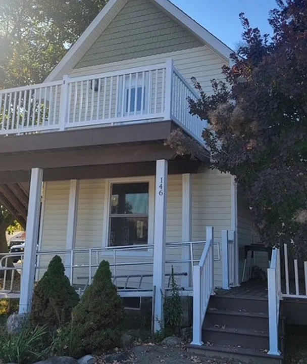 146 S Clinton St #B
