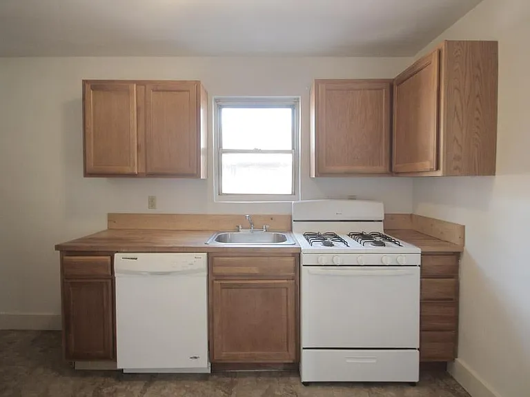 415 Franklin Ave #2 — Photo 4