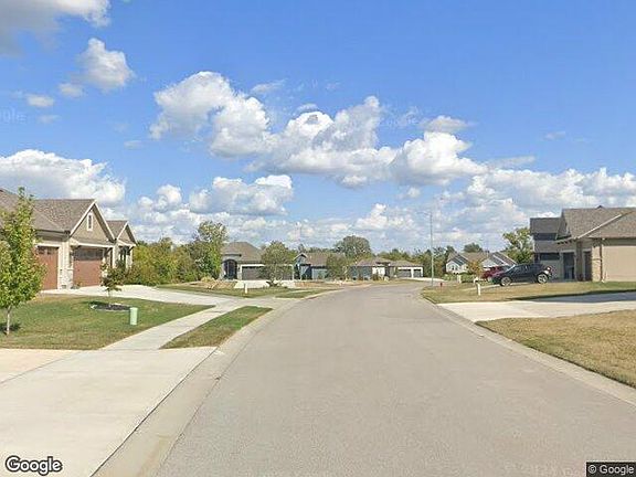 Exterior Neighborhood (street photo)