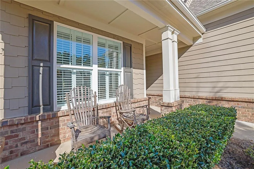 4 bed, 3.0 bath, 2390 sqft, $2,700 — Photo 3