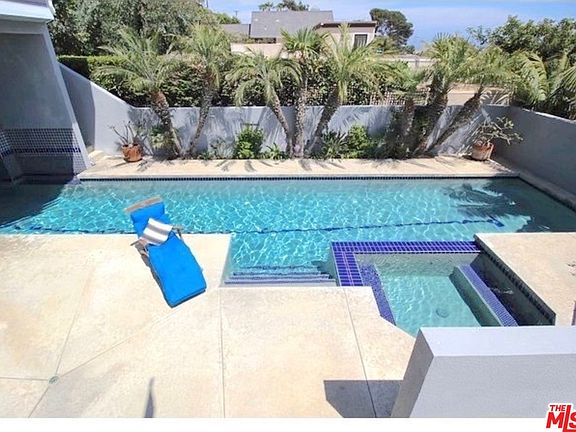 3rd image of 31771 Cottontail Ln