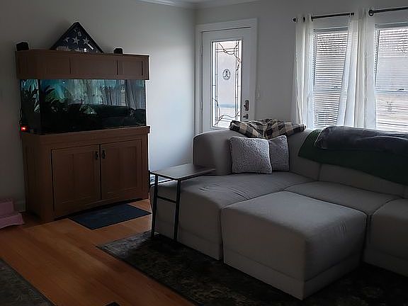 3rd image of 337 E Circle Dr