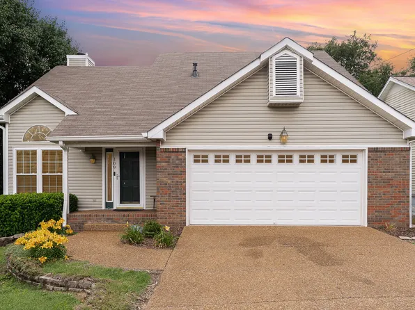 109 Oak Leaf Dr, Hendersonville, TN 37075