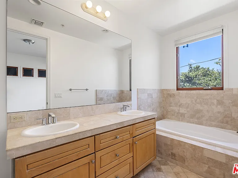 744 N Alfred St #104 — Photo 27