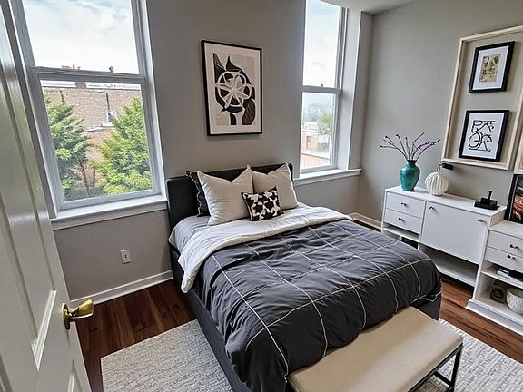 4th image of 2101 S Marshall Blvd #3M