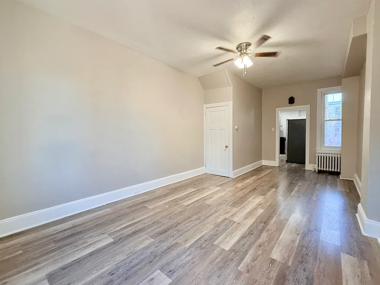 3 bed, 1.5 bath, 1122 sqft, $1,700 — Photo 4
