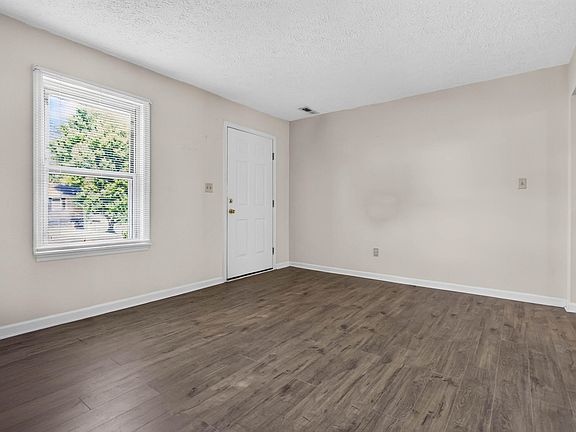 5th image of 108 Daisey Rd