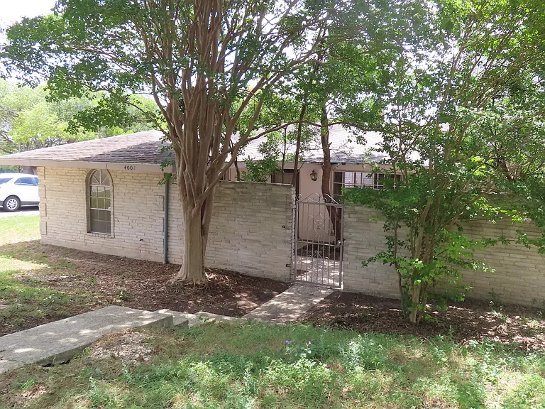 4004 Mount Laurel Dr — Photo 3